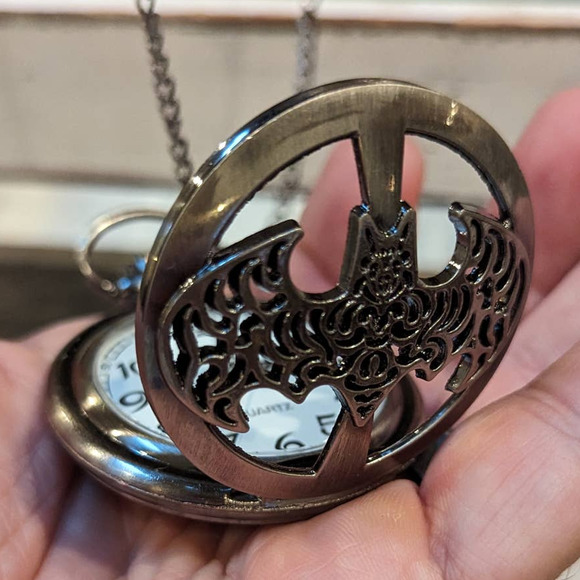 Batman Pocket Watch - Dark Knight - Vintage Silver Finish Necklace Chain Gift - Picture 3 of 5